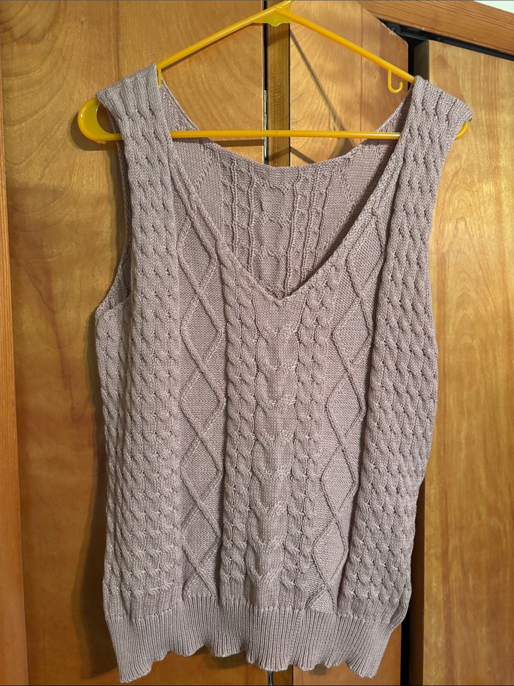 SHEIN Cable Knit Sleeveless V-Neck Sweater Vest in Light Mauve